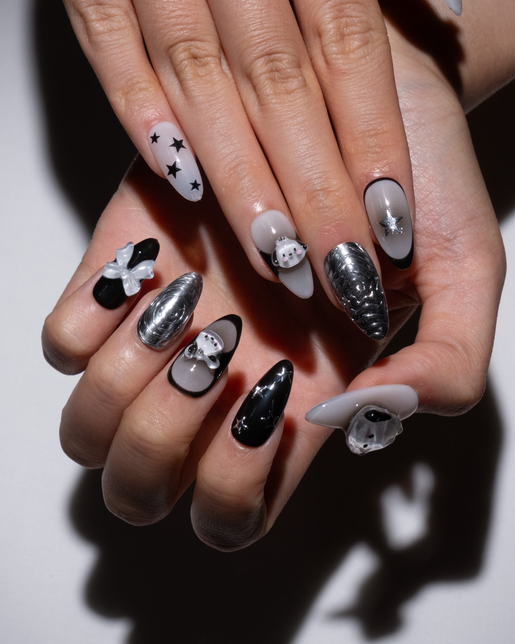 chrome swirl pochacco press on nails